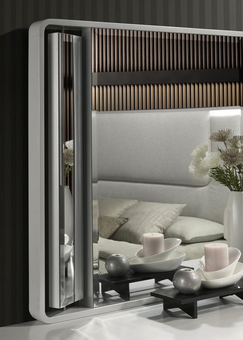 B023 - Mirror - Cool Gray - alternate view 3