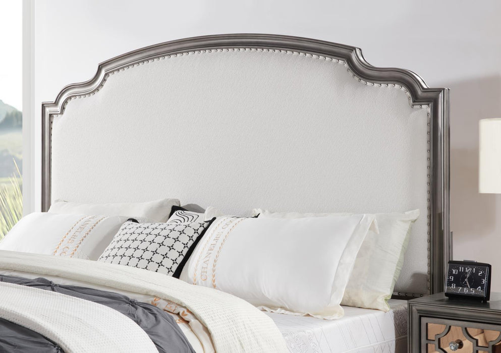 B086 - Bed - alternate view 3
