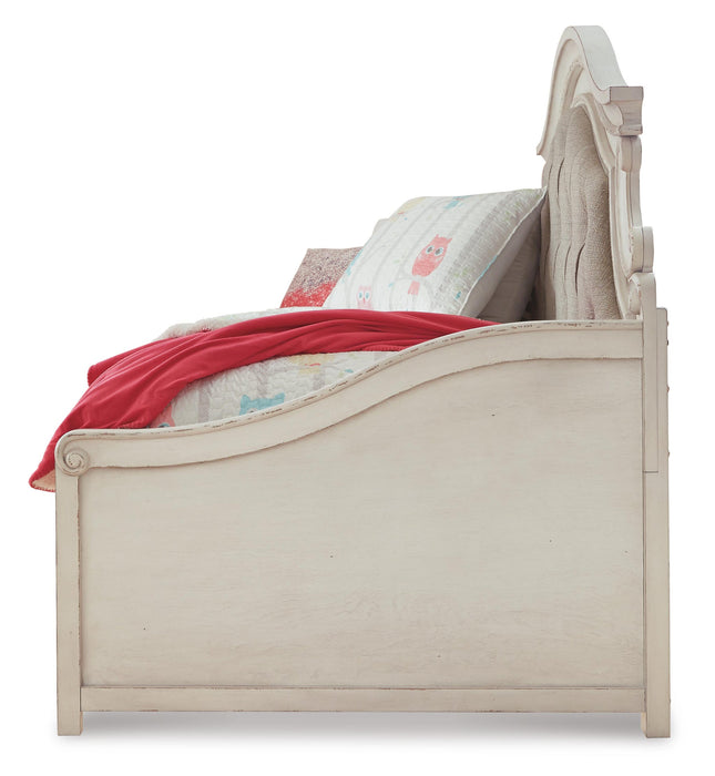 Realyn Twin Day Bed - alternate view 7