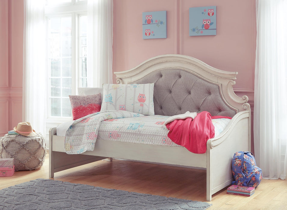 Realyn Twin Day Bed - alternate view 5