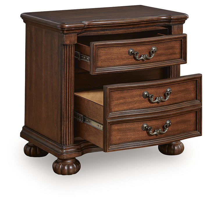 Lavinton Three Drawer Night Stand - alternate view 4