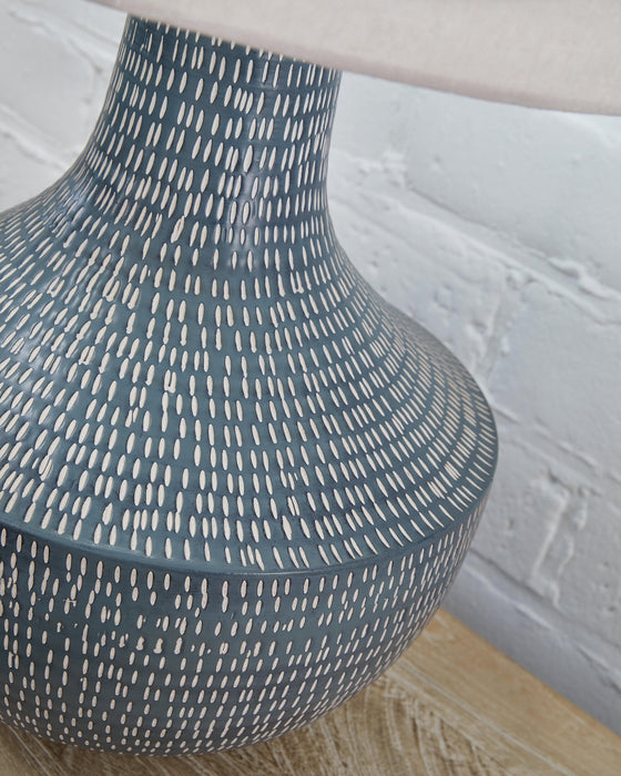Schylarmont Metal Table Lamp (1/CN) - alternate view 4