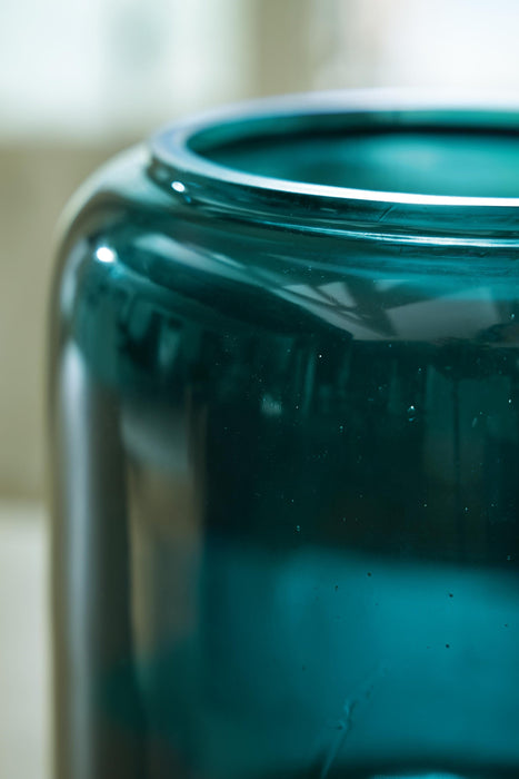 Inisland Vase - alternate view 3