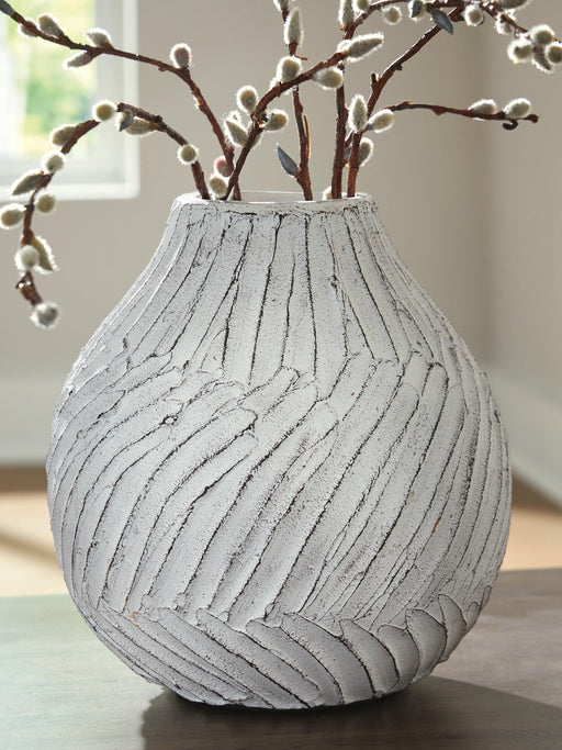 Shelvie Vase