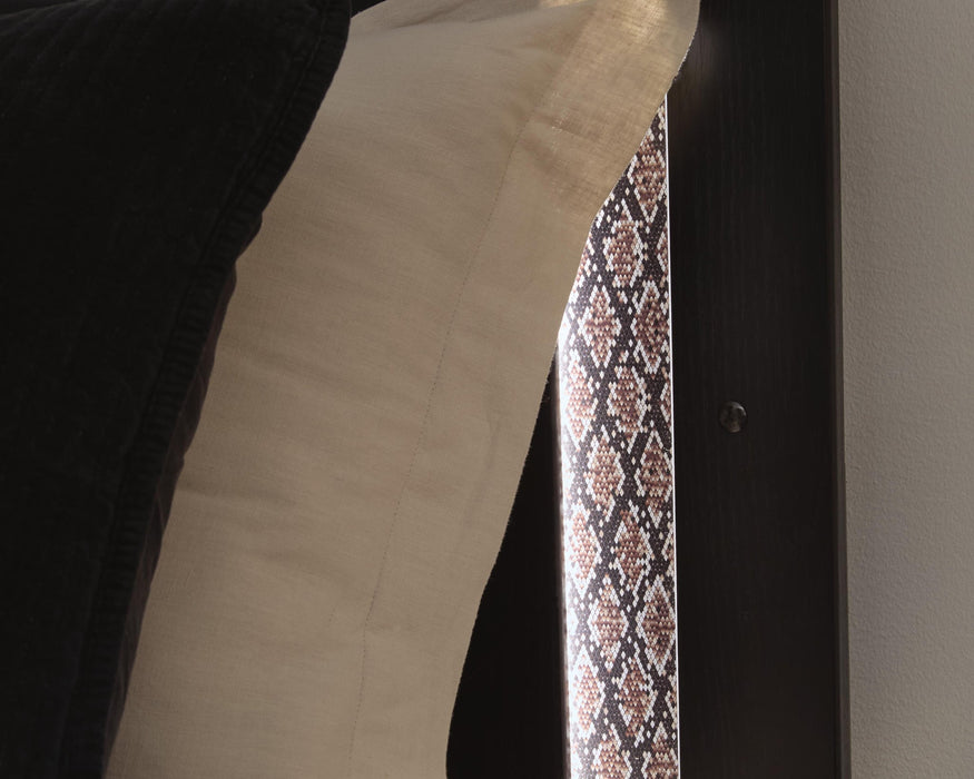 Brizmore Queen Panel Bed - alternate view 5