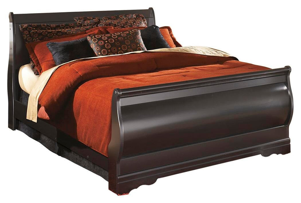 Huey Vineyard Queen Sleigh Bed with Mirrored Dresser, Chest and Nightstand - alternate view 5