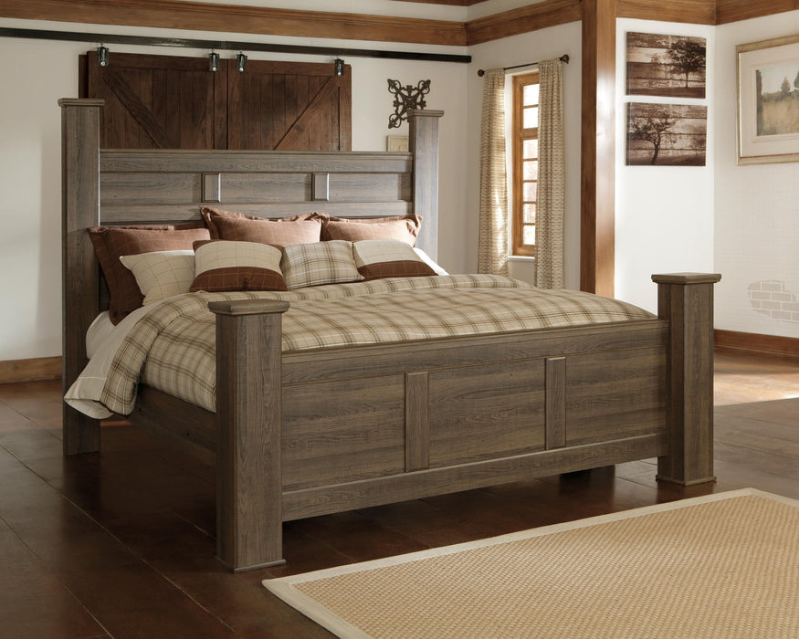 Juararo King Poster Bed with Mirrored Dresser - alternate view 4