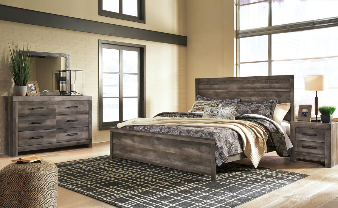 Wynnlow King Panel Bed with Mirrored Dresser - alternate view 2