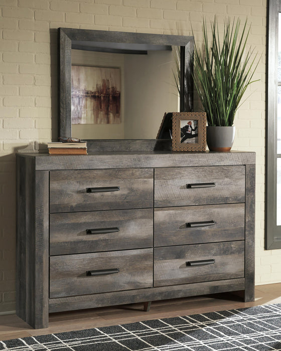 Wynnlow King Poster Bed with Mirrored Dresser, Chest and Nightstand - alternate view 7