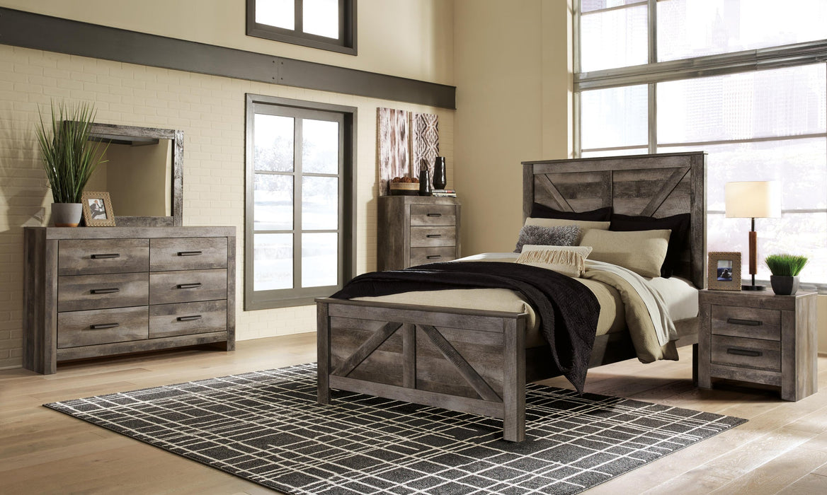 Wynnlow Queen Crossbuck Panel Bed with Mirrored Dresser - alternate view 2