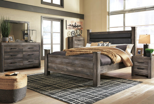 Wynnlow King Poster Bed with Mirrored Dresser - alternate view 2