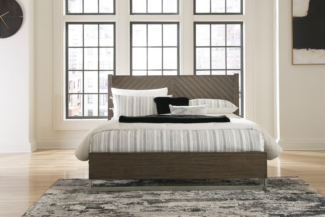Arkenton King Panel Bed with Mirrored Dresser - alternate view 12