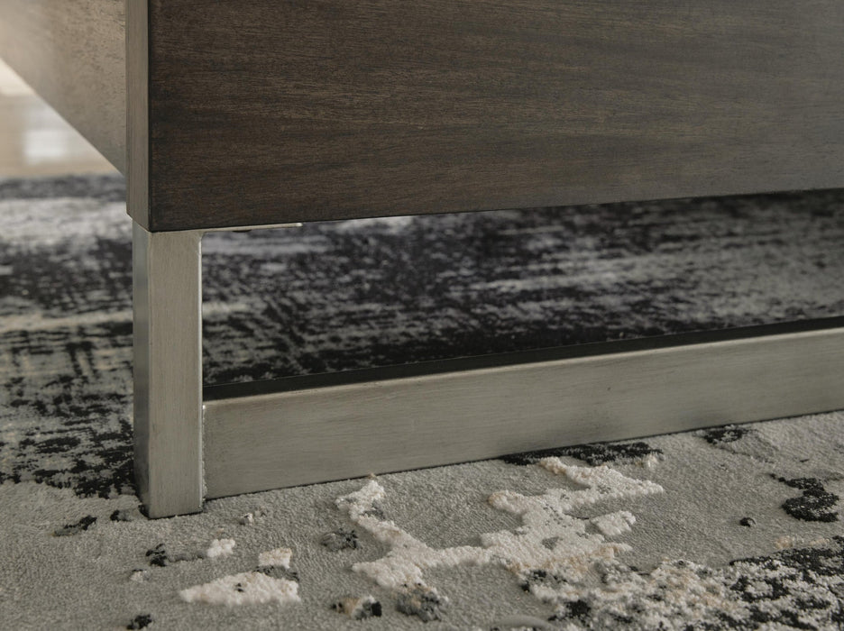 Arkenton King Panel Bed with Mirrored Dresser - alternate view 14