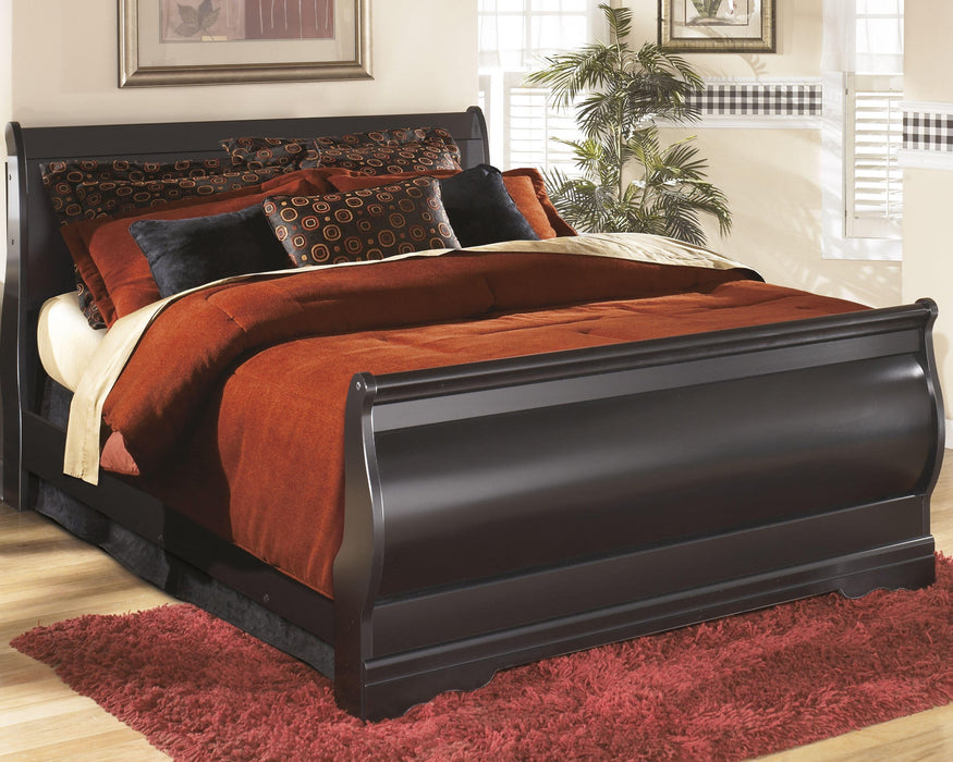 Huey Vineyard Queen Sleigh Bed with Mirrored Dresser and Nightstand - alternate view 5
