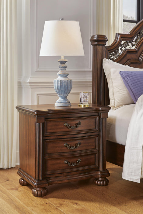 Lavinton King Poster Bed with Mirrored Dresser and Nightstand - alternate view 12