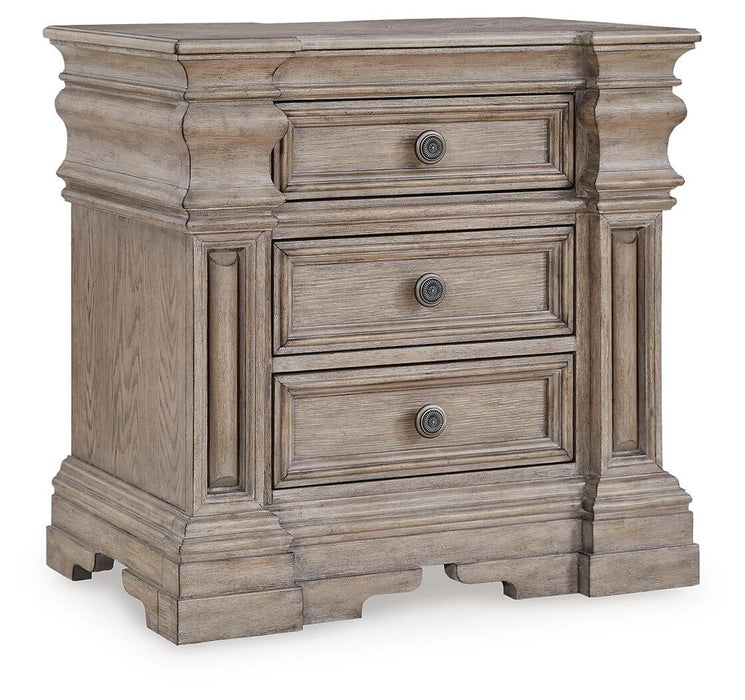 Blairhurst Queen Panel Bed, Dresser, Mirror, Chest and Nightstand - alternate view 12